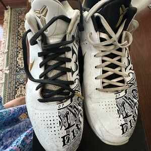 Nike White and Black Sneakers